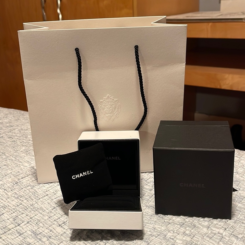 CHANEL RING BOX WITH BAGGY